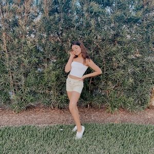 Meet your Posher, Angelina